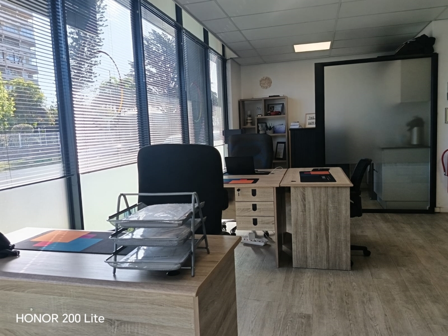 To Let Commercial Property for Rent in Pinelands Western Cape